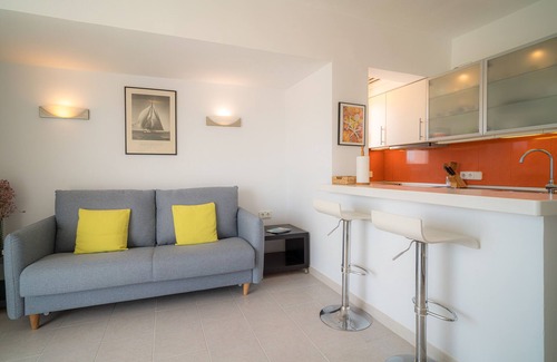 Es Pujols Apartment | Apartment 'Mirada I' with clear view, Wi-Fi and Air Conditioning