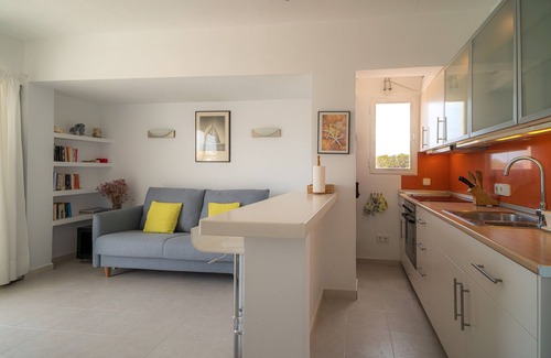Es Pujols Apartment | Apartment 'Mirada I' with clear view, Wi-Fi and Air Conditioning