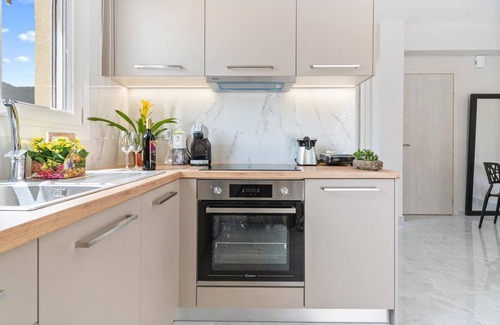 Episkopos Apartment | Apartment 'Miralis Deppy Groundfloor' with Balcony, Wi-Fi and Air Conditioning