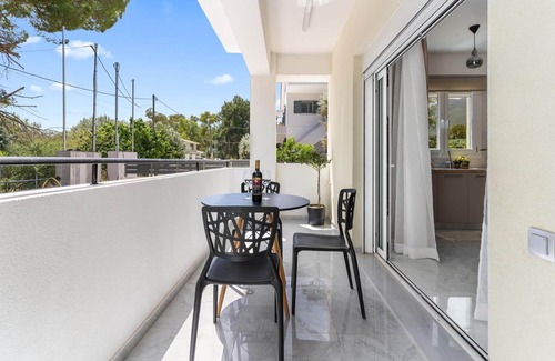 Episkopos Apartment | Apartment 'Miralis Deppy Groundfloor' with Balcony, Wi-Fi and Air Conditioning