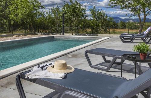 Ripenda Verbanci Apartment | Apartment Mirna with Swimming Pool