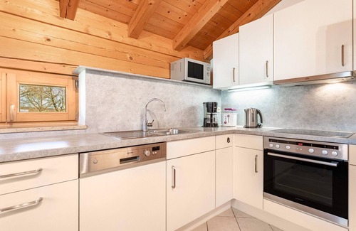 Ebersberg District Apartment | Apartment 'Mit Balkon & Terrasse' with shared garden and Wi-Fi