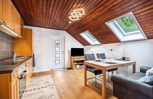 Trendelburg Apartment | Apartment 'Mit Flair' with Private Terrace, Balcony and Wi-Fi