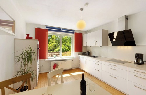 Harleshausen Apartment | Apartment 'Mit Privater Sauna' with Wi-Fi
