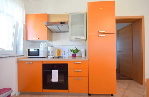 Porat Apartment | Apartment Mladenka 2 with Balcony