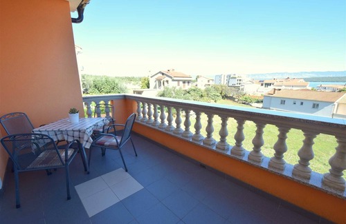 Porat Apartment | Apartment Mladenka 2 with Balcony