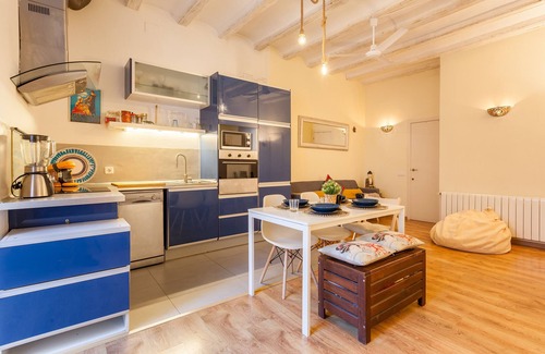 Poblenou Apartment | Apartment "Modern Flat Next To Bogatell Beach" with Private Balconies & Wi-Fi
