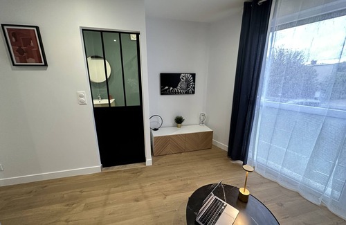 Jouvence Apartment | Apartment-Modern-Shower-City view