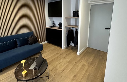 Jouvence Apartment | Apartment-Modern-Shower-City view