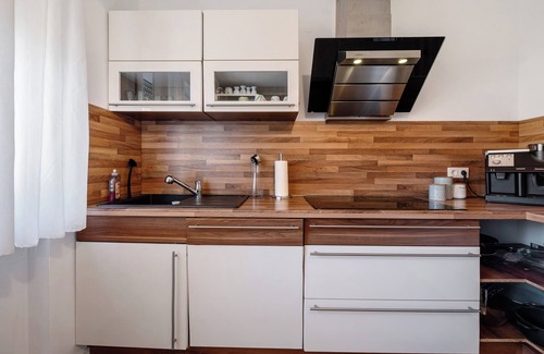 Ottweiler Apartment | Apartment 'Moderne Wohnung In Ruhiger Lage' with Balcony and Wi-Fi