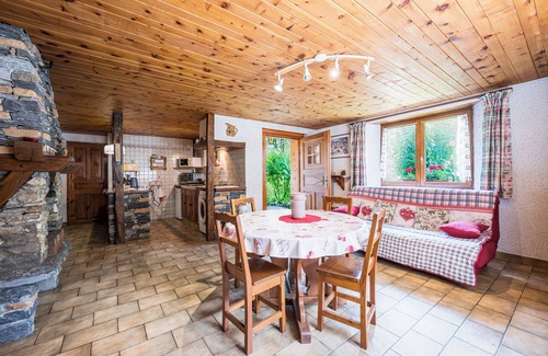 Bramans Apartment | Apartment 'Montagnard Savoyard' with Mountain View, Private Terrace and Wi-Fi
