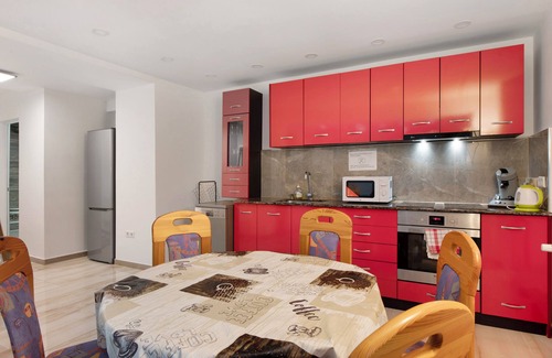 Schliengen Apartment | Apartment 'Monteur' with Shared Terrace and Wi-Fi