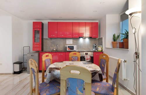 Schliengen Apartment | Apartment 'Monteur' with Shared Terrace and Wi-Fi