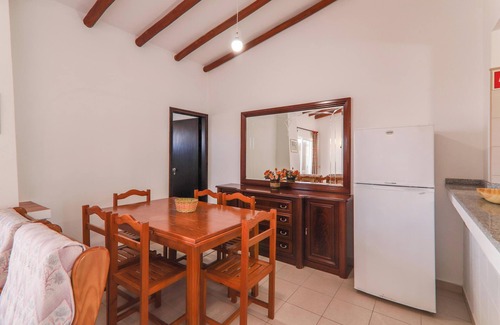 Alporchinhos Apartment | Apartment Moradia das Gaivotas 6 with Pool, Garden & Balcony