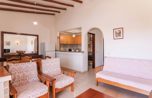 Alporchinhos Apartment | Apartment Moradia das Gaivotas 6 with Pool, Garden & Balcony