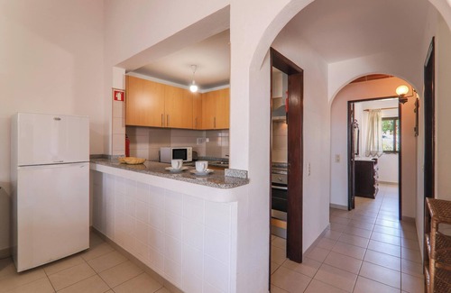 Alporchinhos Apartment | Apartment Moradia das Gaivotas 6 with Pool, Garden & Balcony