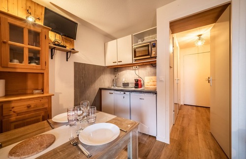 Morillon Apartment | Apartment 'Morillon' with Mountain View and Balcony