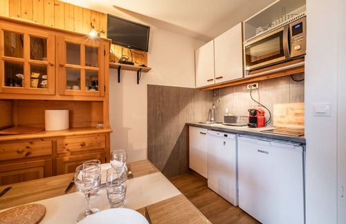 Morillon Apartment | Apartment 'Morillon' with Mountain View and Balcony