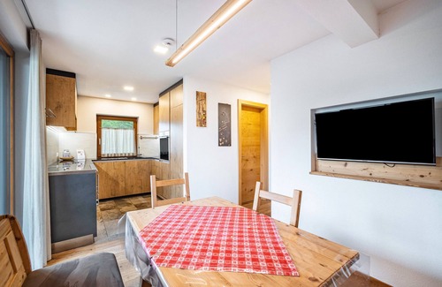 Cadipietra Apartment | Apartment 'Mountainfarm Innertrein Natur' with Mountain View, Shared Garden and Wi-Fi