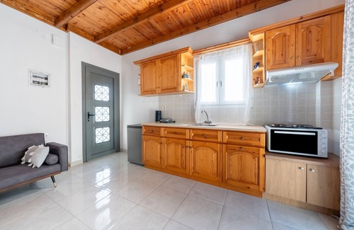 Peroulades Apartment | Apartment 'Natura 1' with Sea View, Wi-Fi and Air Conditioning