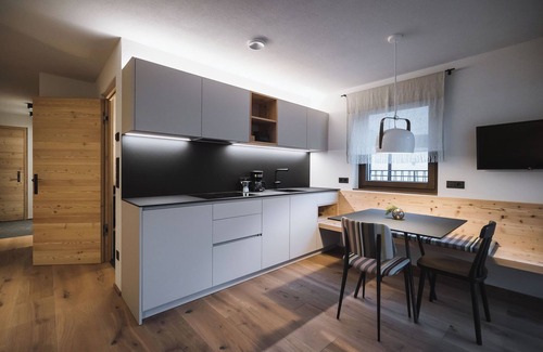 Lutago Apartment | Apartment 'Nature Baum' with Mountain View, Terrace & Wi-Fi