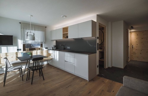 Lutago Apartment | Apartment 'Nature Hütte' with Mountain View, Terrace & Wi-Fi