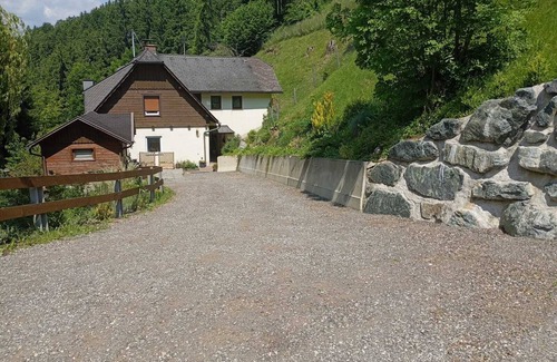Frantschach-Sankt Gertraud Apartment | Apartment 'Naturoase' with Mountain View, Shared Terrace and Wi-Fi