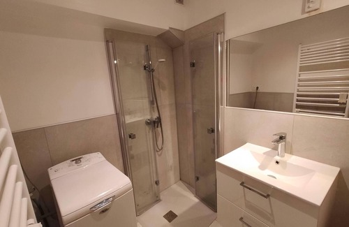 Croix Rousse Apartment | Apartment near Croix Rousse metro station, shops and market