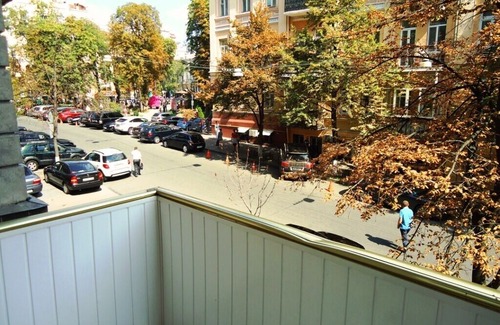 Afanasivsʹkyy Yar Apartment | Apartment near Golden Gate monument