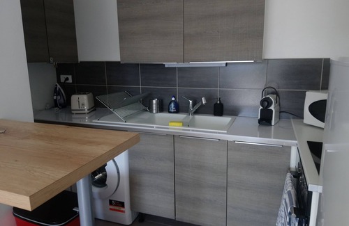 Jonage Apartment | Apartment near Groupama Stadium and ZI Meyzieu