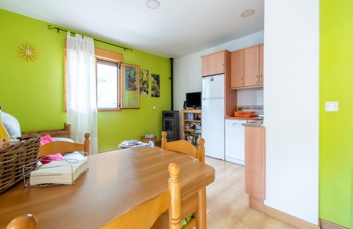 La Omanuela Apartment | Apartment near Lake Omaño with Bubble Bath
