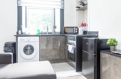 Dumbarton Apartment | Apartment near Loch Lomond