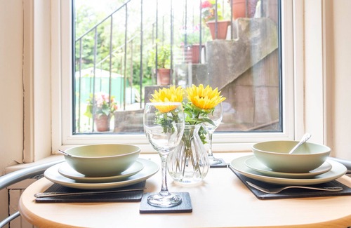 Dumbarton Apartment | Apartment near Loch Lomond