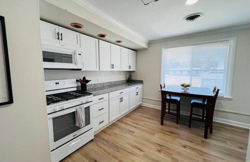 Gary Apartment | Apartment Near Merrillville BP