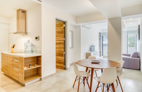 Centro Apartment | Apartment near the beach with strong WiFi, AC, 2 rooftop pools & spa