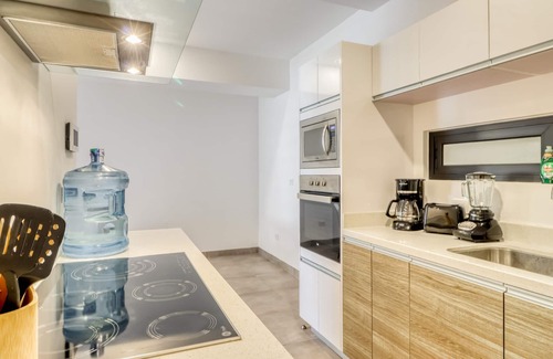 Centro Apartment | Apartment near the beach with strong WiFi, AC, 2 rooftop pools & spa