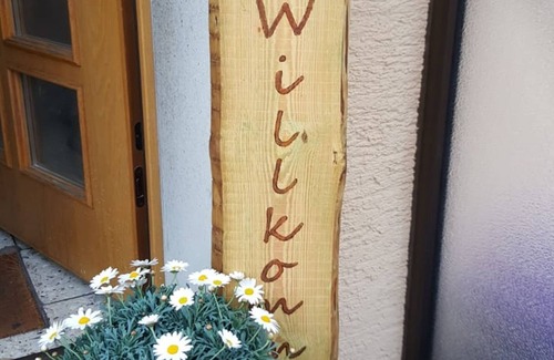 Ebingen Apartment | Apartment 'Nelli' with Shared Garden, Balcony and Wi-Fi