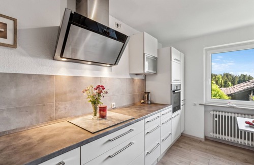 Enzensberg Apartment | Apartment 'Neuschwanstein-blick' with Lake View, Shared Garden and Wi-Fi
