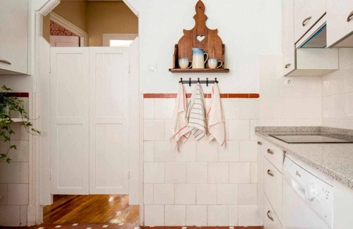Basauri Apartment | Apartment next to the metro station and a garden