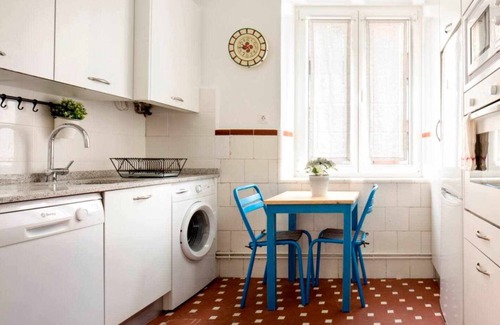 Basauri Apartment | Apartment next to the metro station and a garden