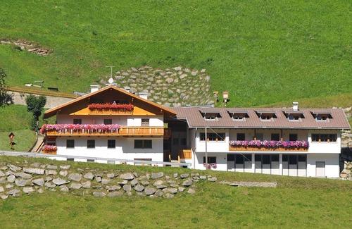 Cadipietra Apartment | Apartment "Niederkoflhof Durreck" with Mountain View, Balcony & Wi-Fi
