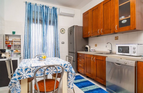 San Giorgio-Librino-San Giuseppe la Rena-Zia Lisa-Villaggio Sant'Agata Apartment | Apartment 'Nigido Holiday Houses Simona' with Sea View, Wi-Fi and Air Conditioning