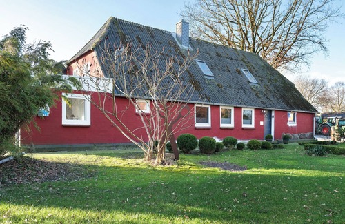 Behrendorf Apartment | Apartment 'Nij-Room24' with Garden and Wi-Fi