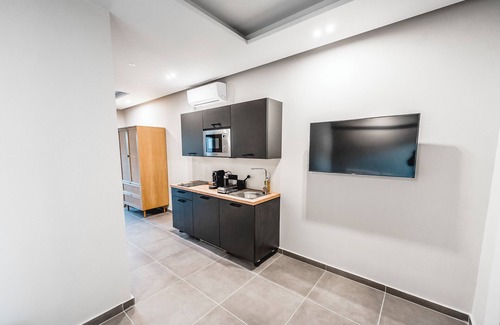 Marathias Apartment | Apartment 'Nima 2' with Shared Terrace, Wi-Fi and Air Conditioning