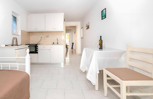 Kefalos Apartment | Apartment 'No 1' with Sea View, Wi-Fi and Air Conditioning