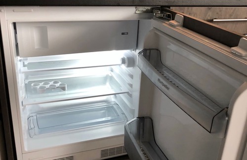 Beaconsfield Apartment | Apartment No. 2 WRS Beaconsfield New Town Central Easy walk to NFTS & Station