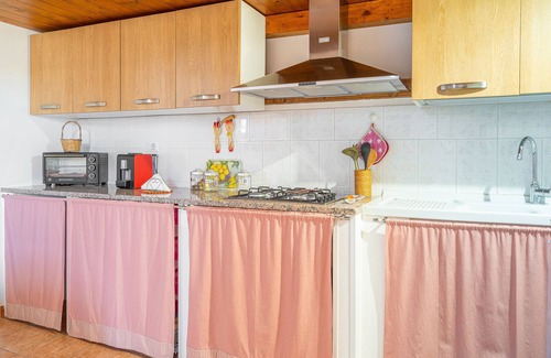 Granelli Apartment | Apartment 'Nonna Rosa' with Private Terrace, Shared Garden and Air Conditioning