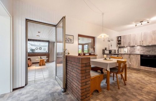 Kronprinzenkoog Apartment | Apartment 'Nordseewind' with Shared Terrace, Private Garden and Wi-Fi