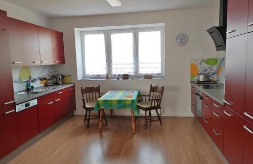 Grafenwohr Apartment | Apartment O3 - Gehobene 6-Zimmer Wohnung 175qm für 1-7 Personen 2x DZ 3x EZ