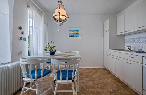 England Apartment | Apartment 'Obendrot' with Shared Terrace, Shared Garden and Wi-Fi